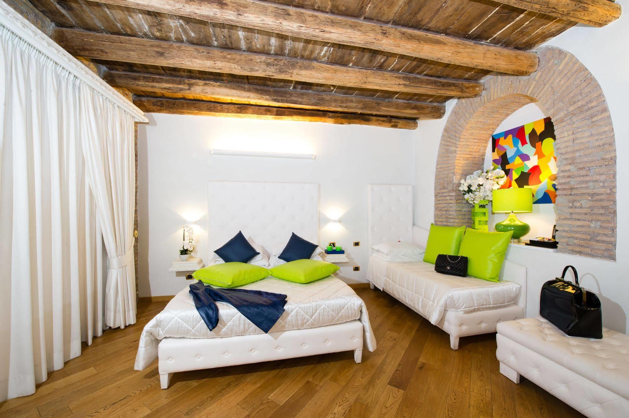 Domus Spagna Capo Le Case Bed & Breakfast