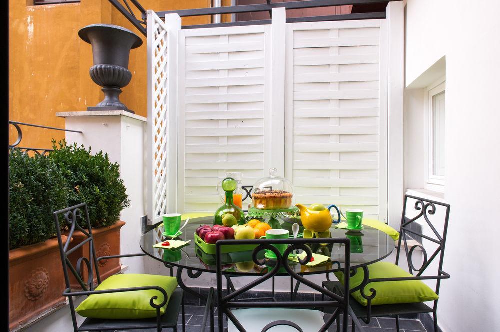 Domus Spagna Capo Le Case Bed & Breakfast