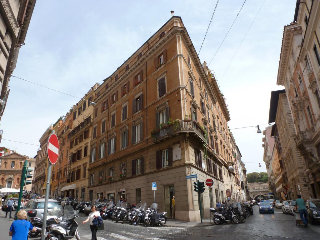 Bed & Breakfast Domus Spagna Capo Le Case 3*
