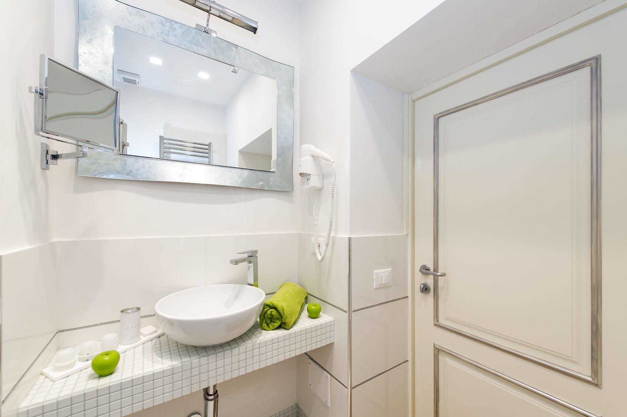 Bed & Breakfast Domus Spagna Capo Le Case 3*
